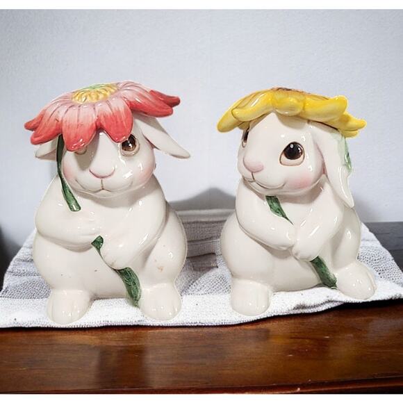 Fitz and Floyd Essentials Bunny Blooms Collection Salt and Pepper Shaker Set NIB - Picture 2 of 7